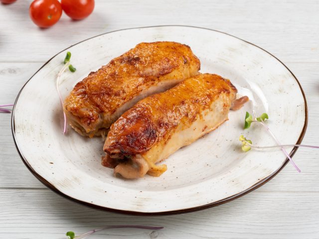 Рулет куриный с сыром