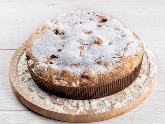 Шарлотка с яблоком