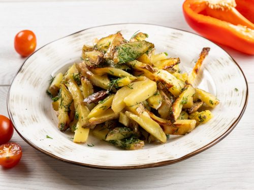 Картофель молодой жаренный с чесноком