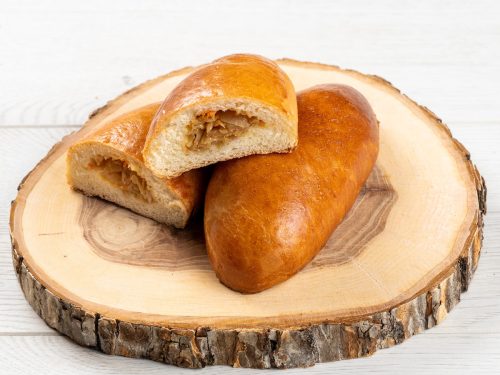 Пирожок печеный с капустой