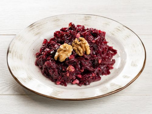 Салат "Свекла с черносливом и  грецким орехом"