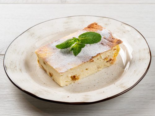 Запеканка творожная с курагой