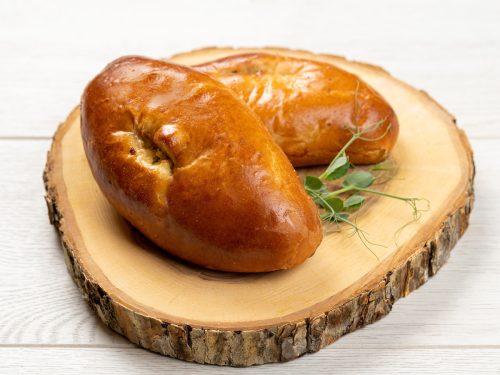 Расстегай с луком и яйцом