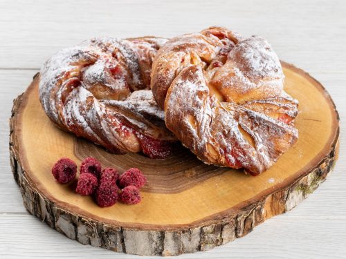 Слойка с малиной