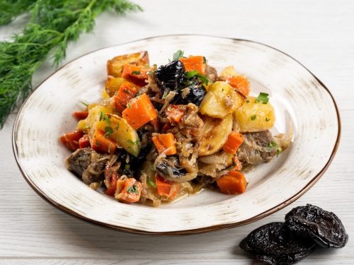 Жаркое из говядины с черносливом