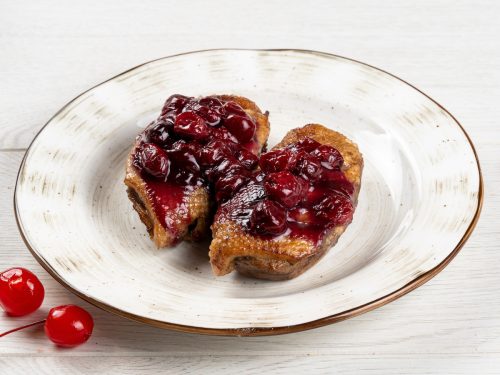 Утиная грудка с вишневым соусом