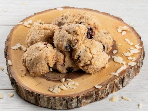 Печенье с миндалем и смородиной