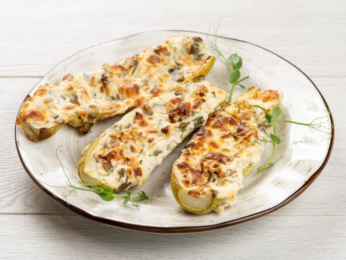 Кабачки запеченные со сметаной и сыром Моцарелла