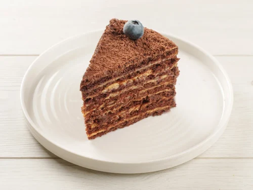 Пирожное Медовик шоколадный