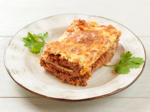 Лазанья с соусом болоньезе и бешамель