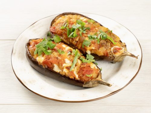 Баклажаны запеченные с помидором и сыром